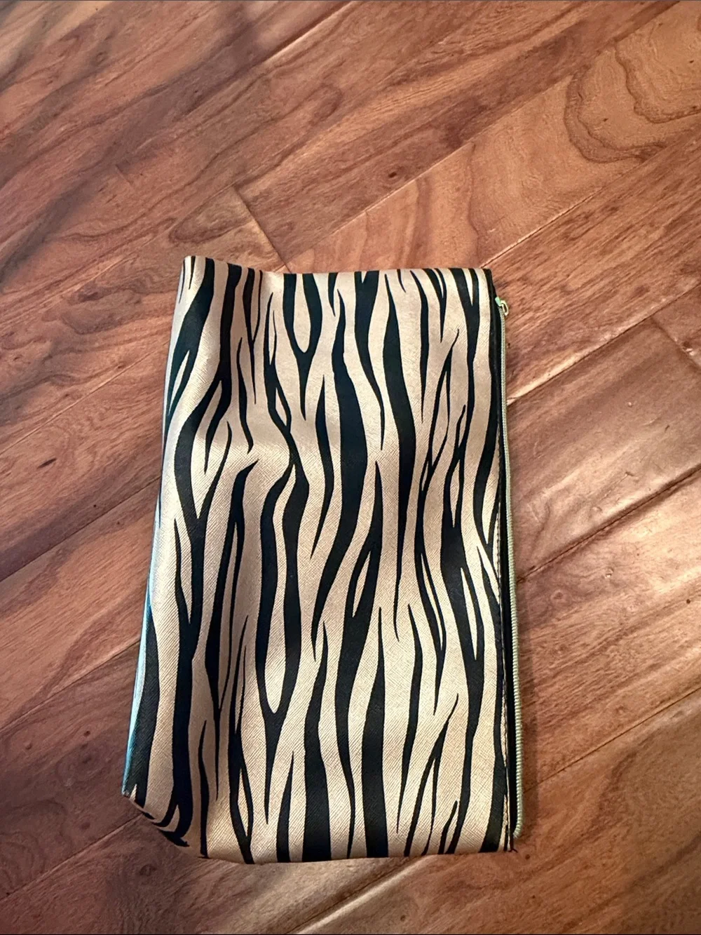 BETSEY JOHNSON Large Charging Wristlet Zebra Print Pouch Bag